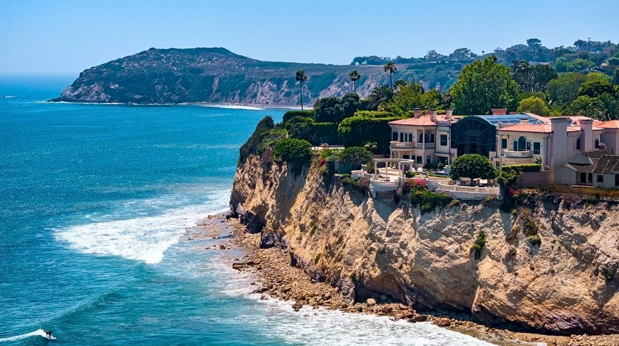 After 30 years in one family, Malibu’s largest blufftop estate on Point Dume lists for $90 million