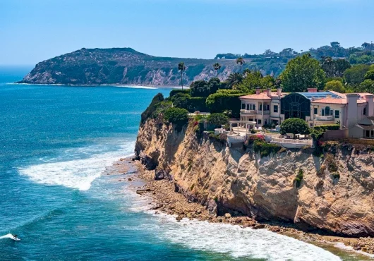 After 30 years in one family, Malibu’s largest blufftop estate on Point Dume lists for $90 million