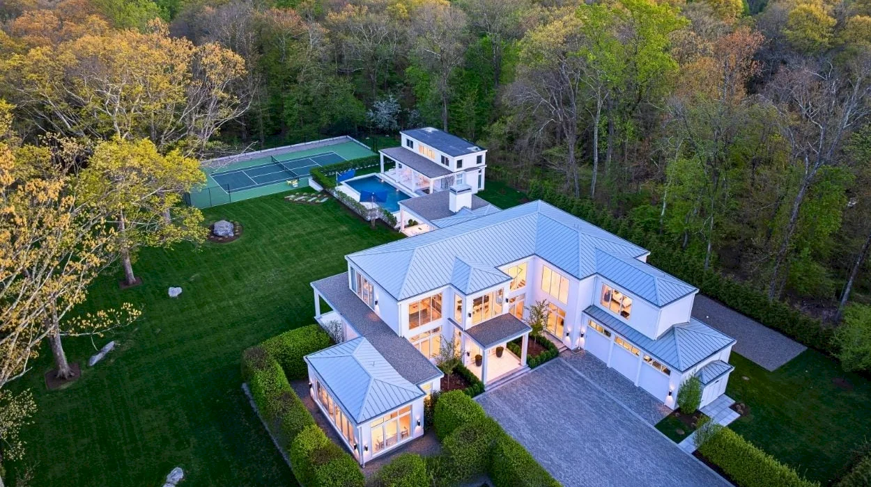 5.5-Acre estate with Hamptons vibes asks $21M in Greenwich, Connecticut