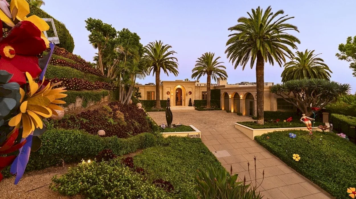 Regal $25M Beverly Hills estate of arts patron Glorya Kaufman lists, with proceeds benefitting her foundation